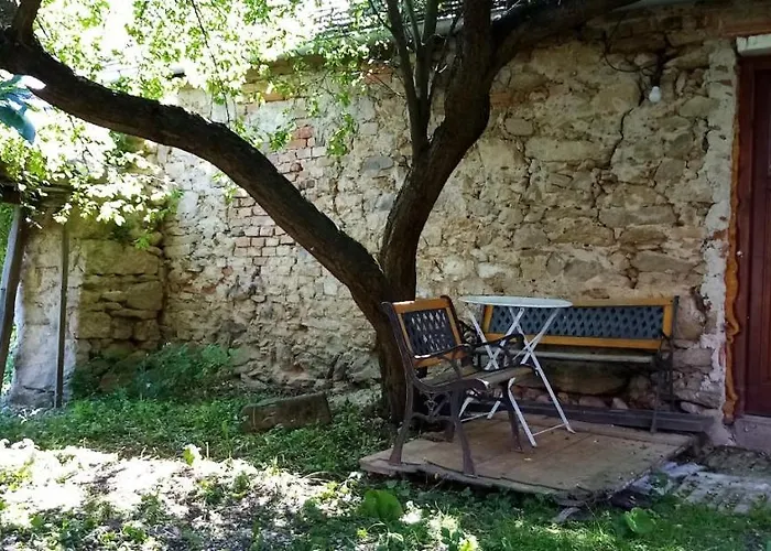 Utulny Domek S Malou Zahradkou