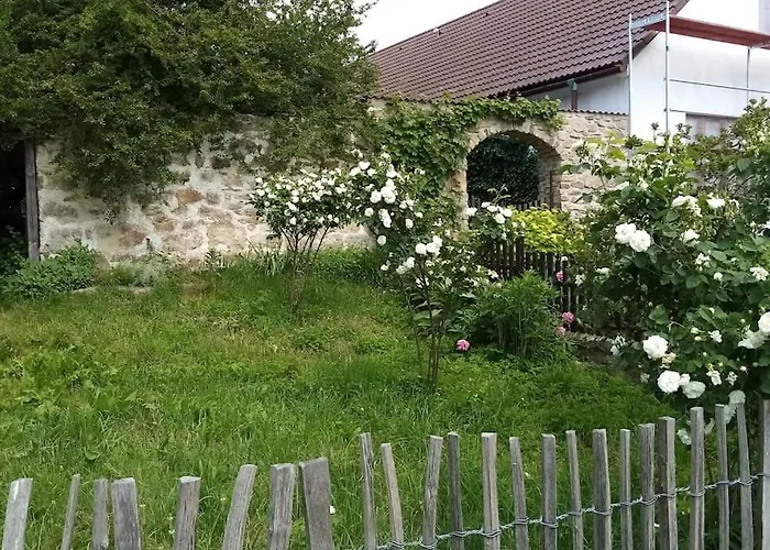 Utulny Domek S Malou Zahradkou